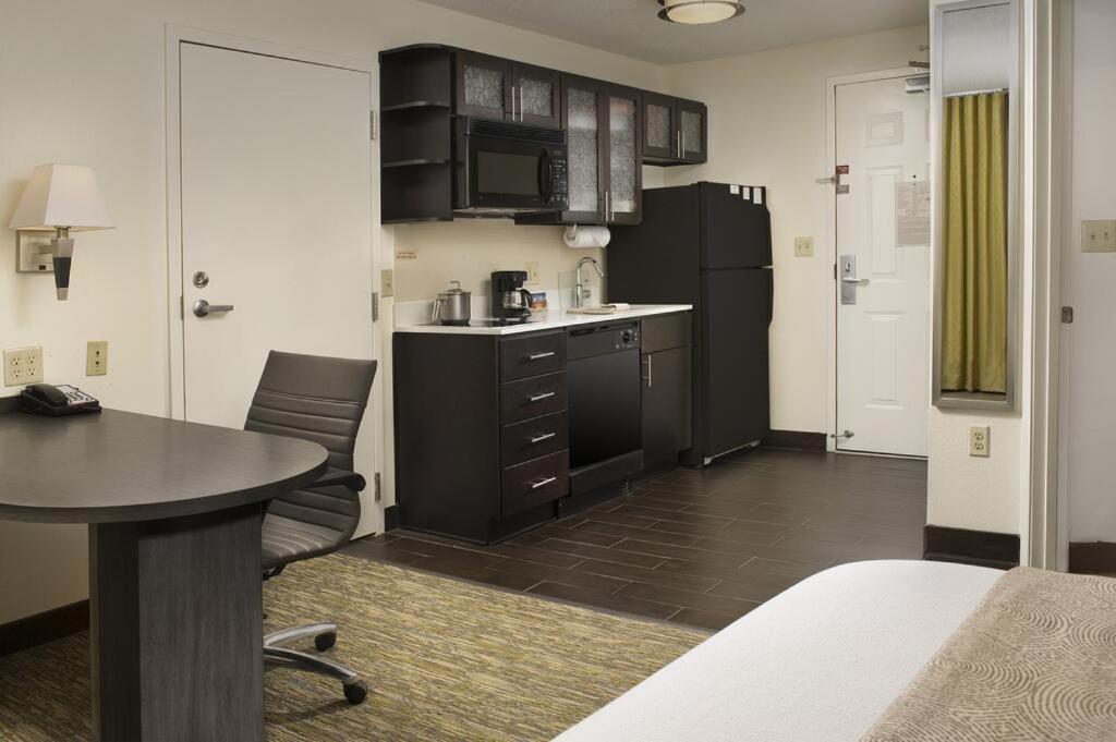 Candlewood Suites Belle Vernon By Ihg Exterior photo